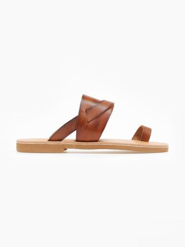 Σανδάλια δερμάτινα με ιδιαίτερη φάσα Iris Sandals - Καφέ