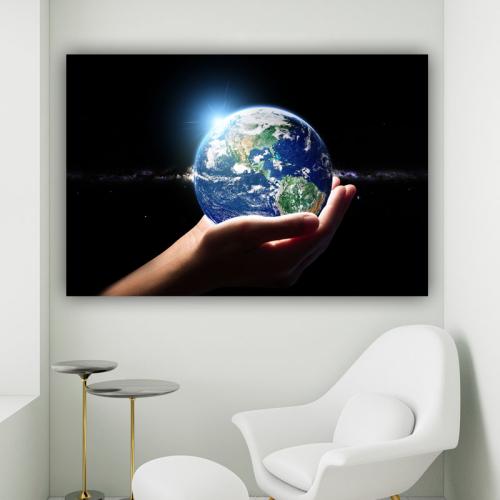 Πίνακας σε καμβά Γη μέσα σε χέρι 104x70 Τελαρωμένος καμβάς σε ξύλο με πάχος 2cm