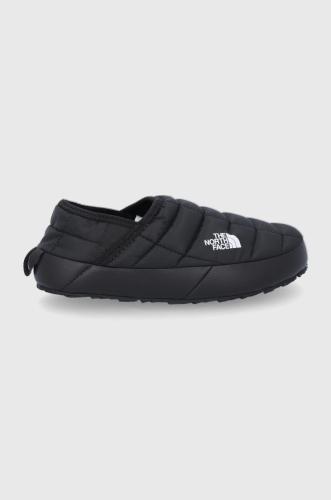 Παντόφλες The North Face W THERMOBALL TRACTION MULE V χρώμα: μαύρο